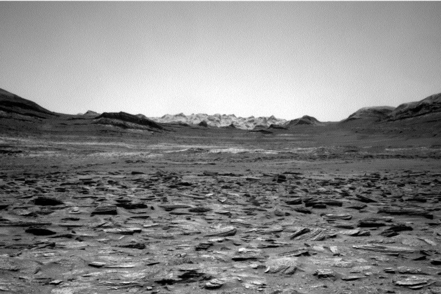 Curiosity Rover Surveys Geologic Bands on Mount Sharp