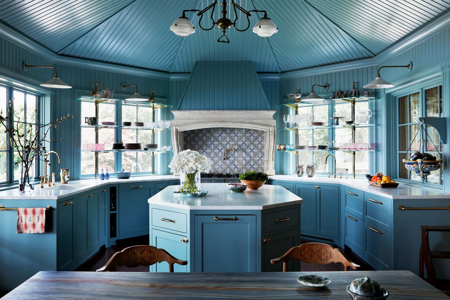 Hadley Wiggins Moves a Pink 1890s Hamptons House Away From a Bluff