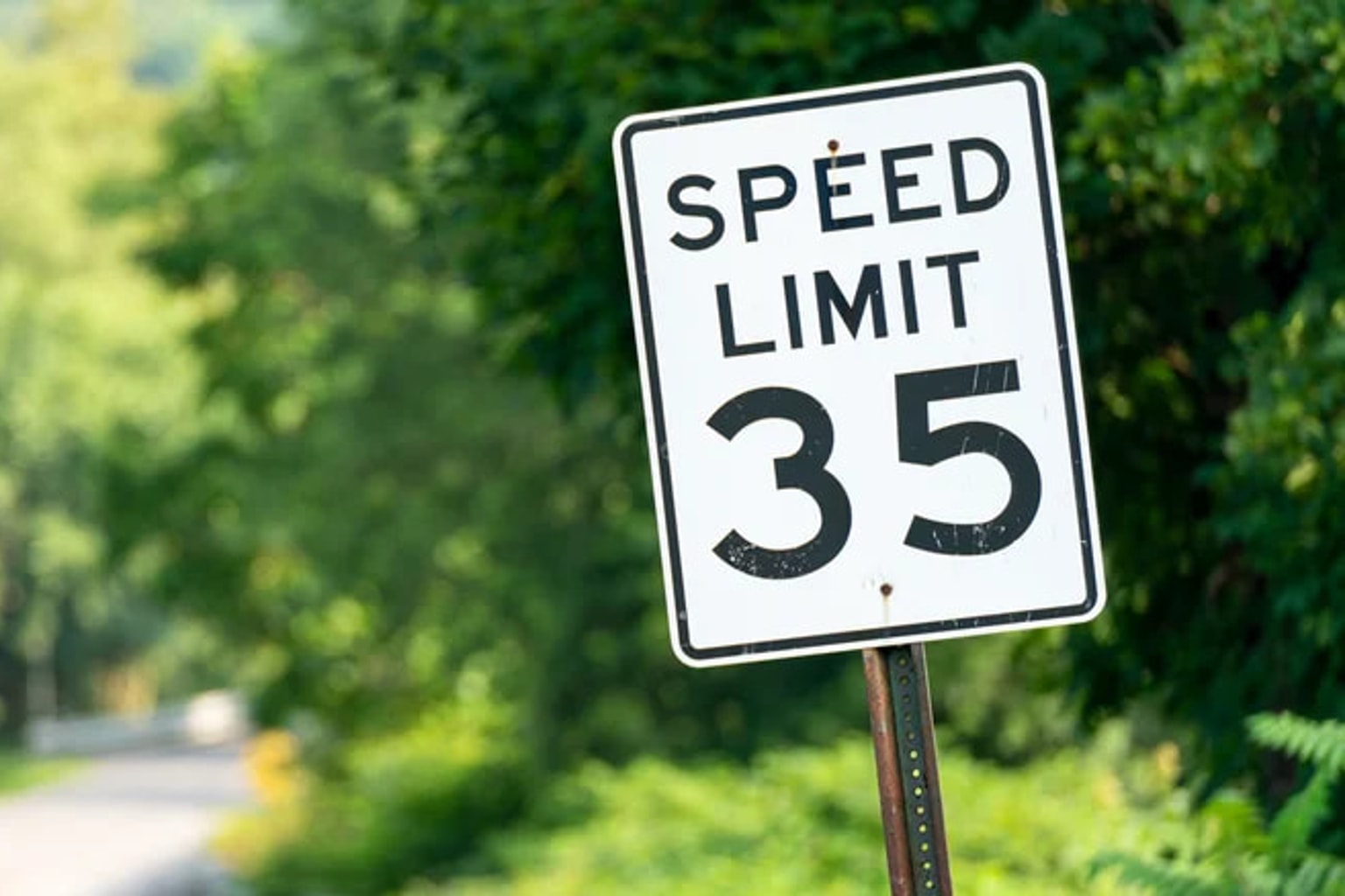 Driving Without Speed Limit Signs: The Rules You Need to Know