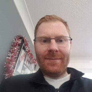 🔍 Man Found Dead at Home! Murder Investigation Begins as Thieves Target Beloved Labradoodle