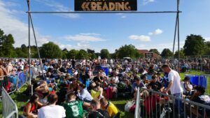 Sunny Start at UK’s Reading Fest: Smiles, Sunscreen, & Potential Wellies ⛅🎉