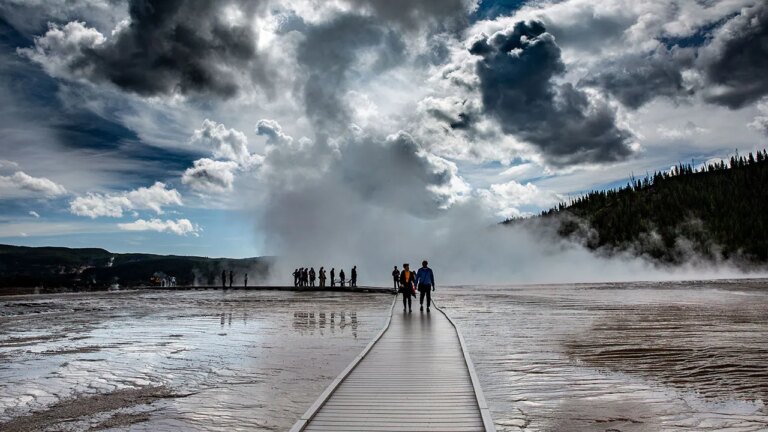 Yellowstone thermal 1.jpg