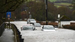 UK Braces for ‘Heavy Thundery’ Downpours, 30-Mile Flood Alert