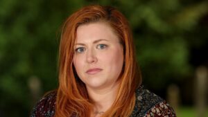 Airbnb Host’s Hurtful Insults: Size 14 Guest Shocked 😔