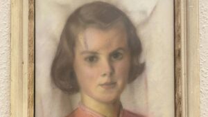 Creepy cursed pic: Shop haunted by desperate customers! 😱