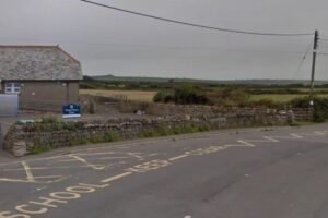 Car Hits Five Pedestrians at Tourist Hotspot, Sending to Hospital