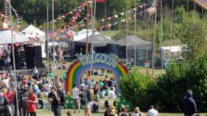 Tragic Loss at Camp Bestival: Child’s Passing Amid Illness 😢