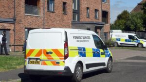 Pair, 35 & 36, Face Charges: Newborn Girl’s Tragic Discovery in Essex Apartment 😢