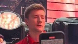 Fired! Security Guard’s Viral Singing Stint at Taylor Swift Show 🎤 | Entertainment Update