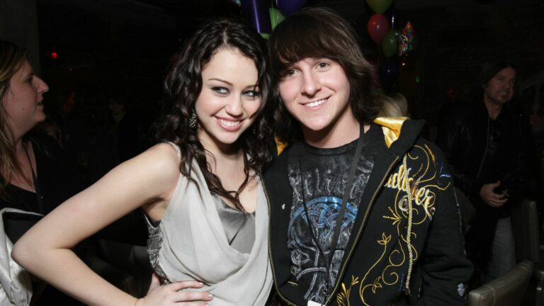 skynews miley cyrus mitchel musso 6265547.jpg