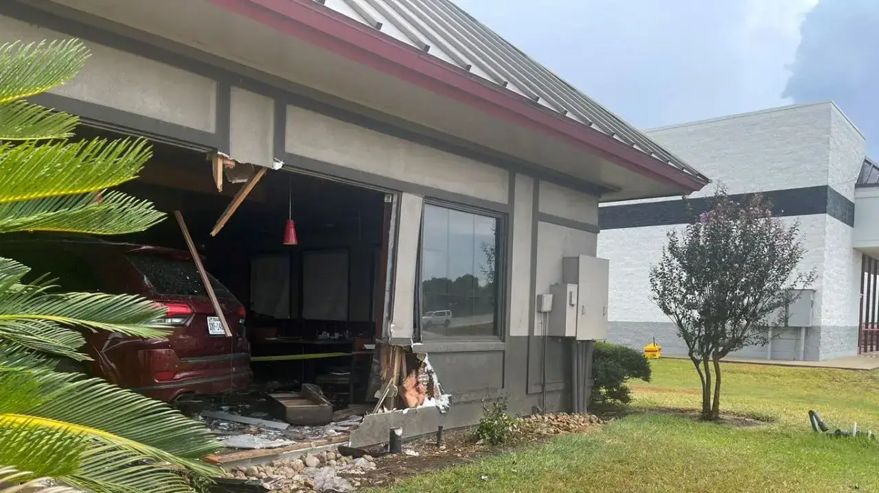 SUV crashes into Texas Denny’s restaurant, leaves 23 injured: police