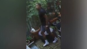 Murder suspect claims ankle injury then outruns cops in one shoe as escapee evades manhunt