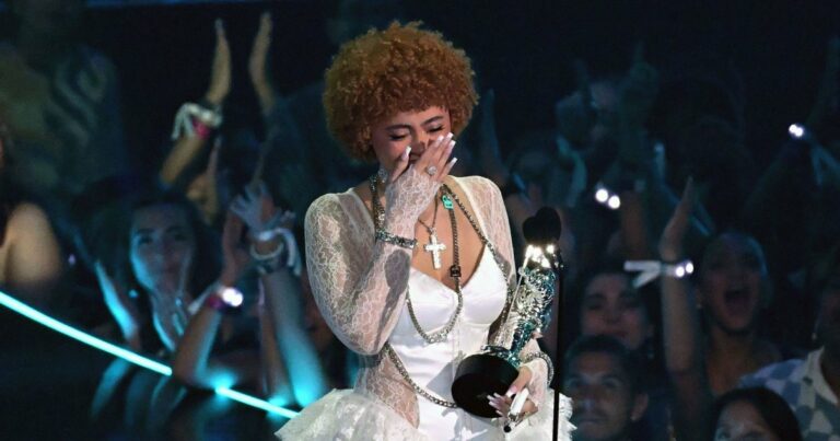 Ice Spice Wins Best New Artist.jpg