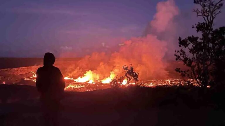 Kilauea Overlook NPS.jpg