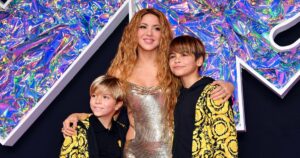 Shakira Poses With Her 2 Sons on the MTV VMAs Red Carpet