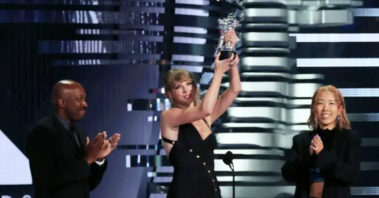 Taylor Swift Makes VMAs History With 2023 Video of the.jpg