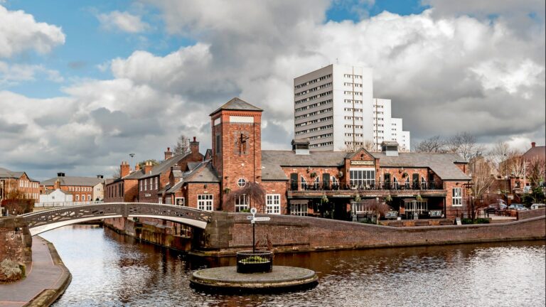 birmingham canal system roundabout two 843053382 1.jpg