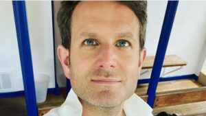 GP ‘had sex with string of women in his consulting room and lied that his mum was ill to juggle his girlfriends’