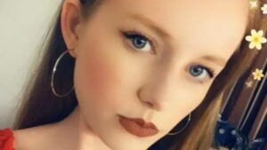 Prison officer Joanne Hunter, 27, who had affair with inmate & smuggled drugs to his cell is jailed for three years