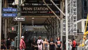 Train derails at Lincoln Tunnel in Manhattan