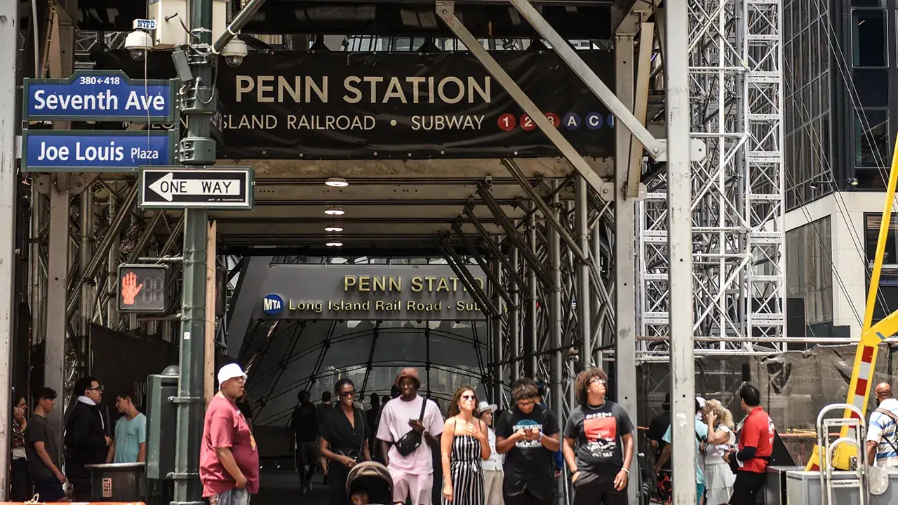 Train derails at Lincoln Tunnel in Manhattan