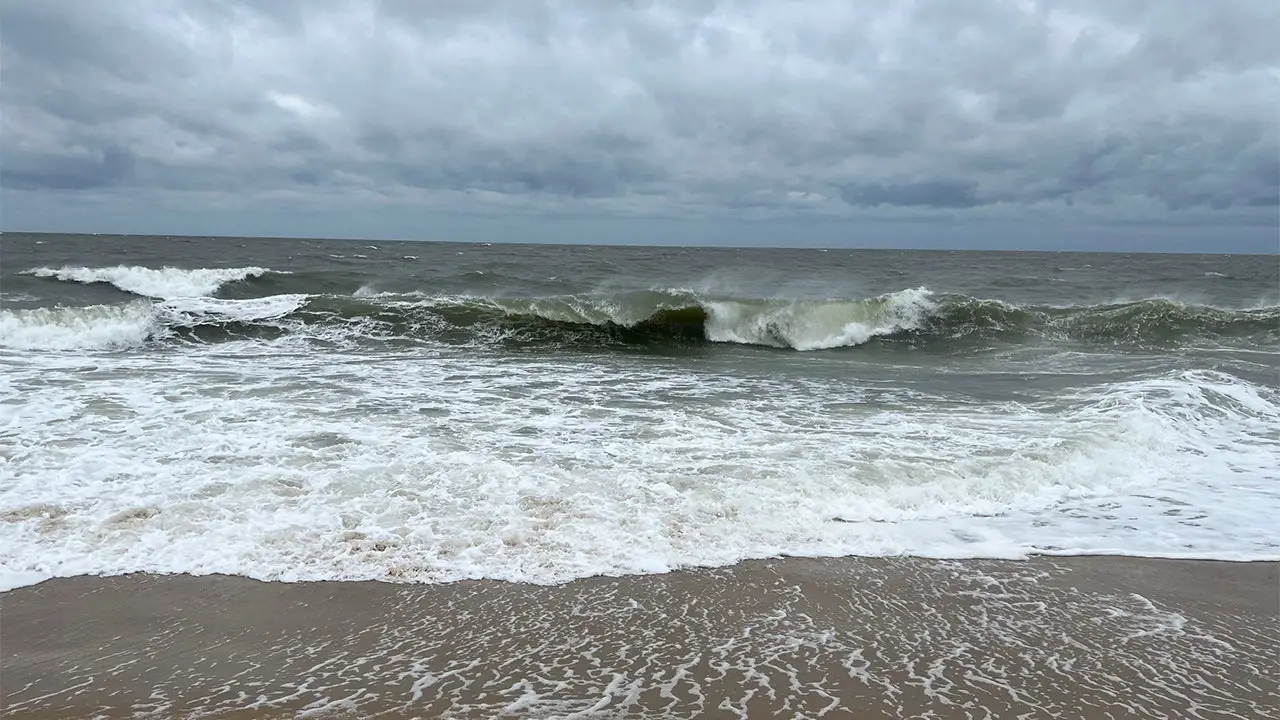 Popular Atlantic beach destination hit with dangerous rip currents as storms linger; hundreds rescued