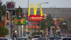 Fast food workers cry and cheer as minimum wage increased to $20 an hour in California | US News