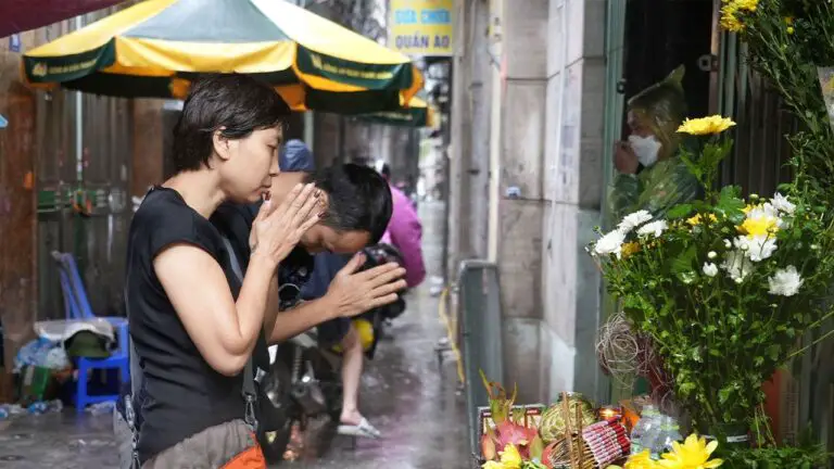 woman pray.jpg