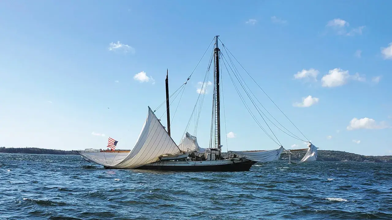 Schooner involved in fatal mast collapse had history of accidents, Coast Guard records show