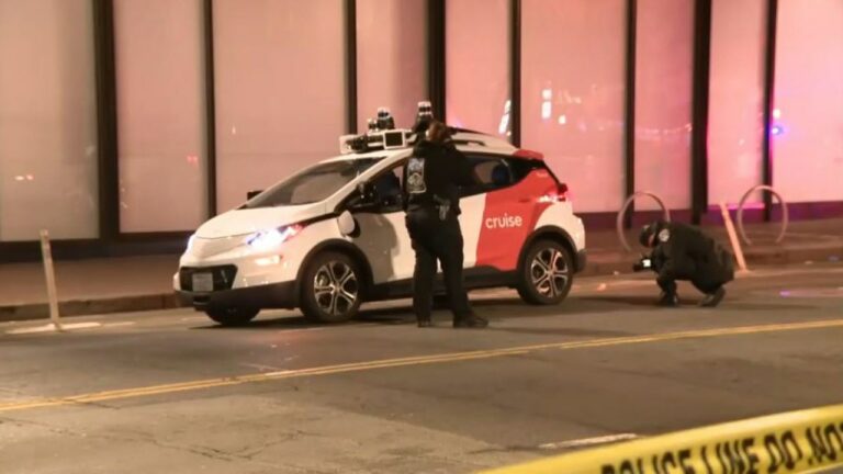 Cruise driverless car SF collision 2.jpg