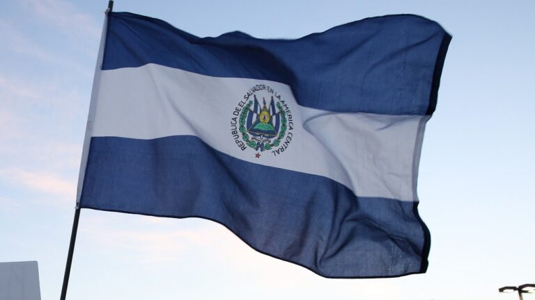 salvadoran flag.jpg